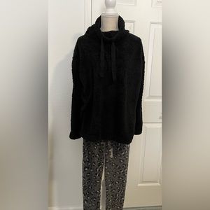 Timber Ridge Size: M  Women PJ Set Long Sleeve NWOT